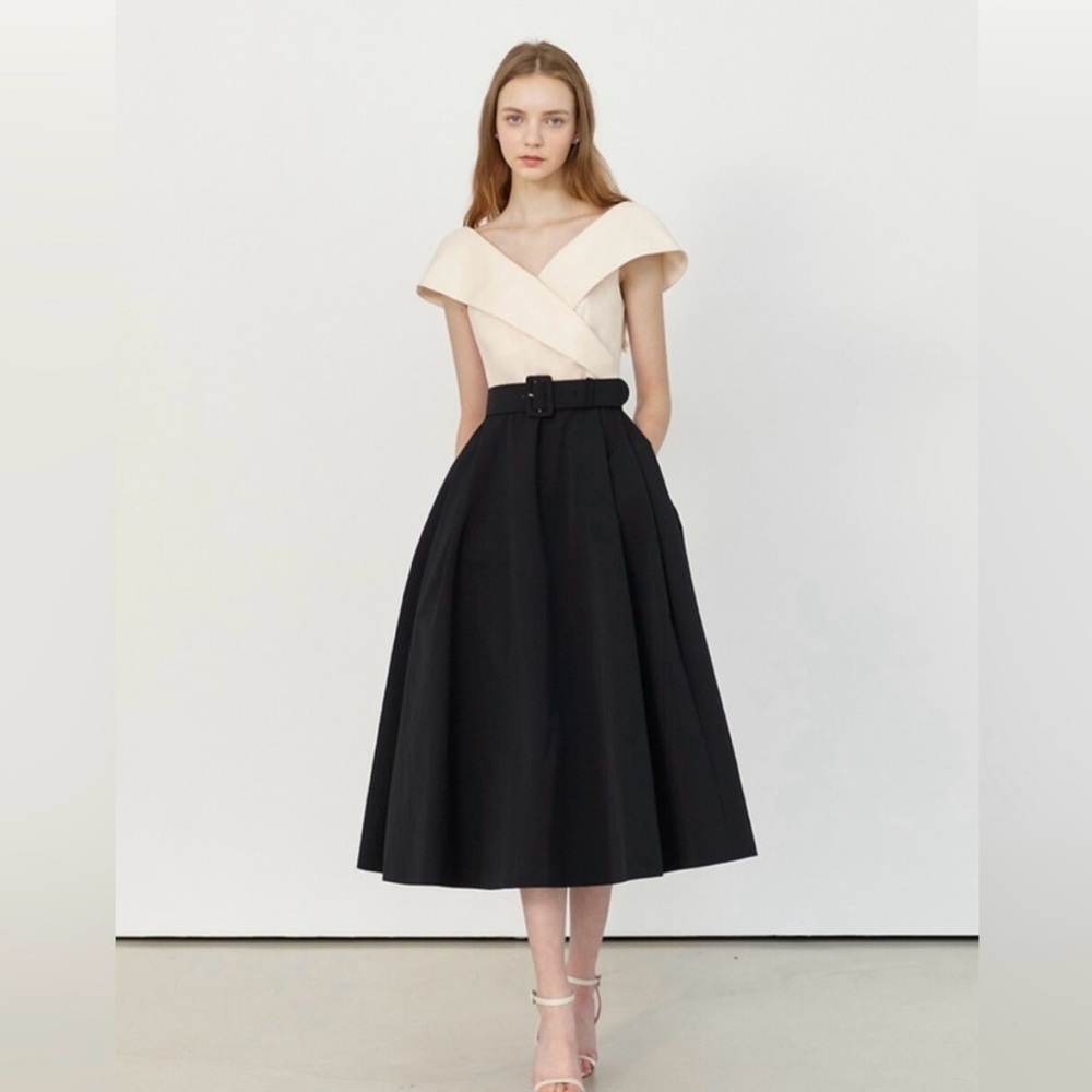 NWT Korean brand BAU by Bride And You
BELLE Wide V-Neck A-line Dress (dust bag)